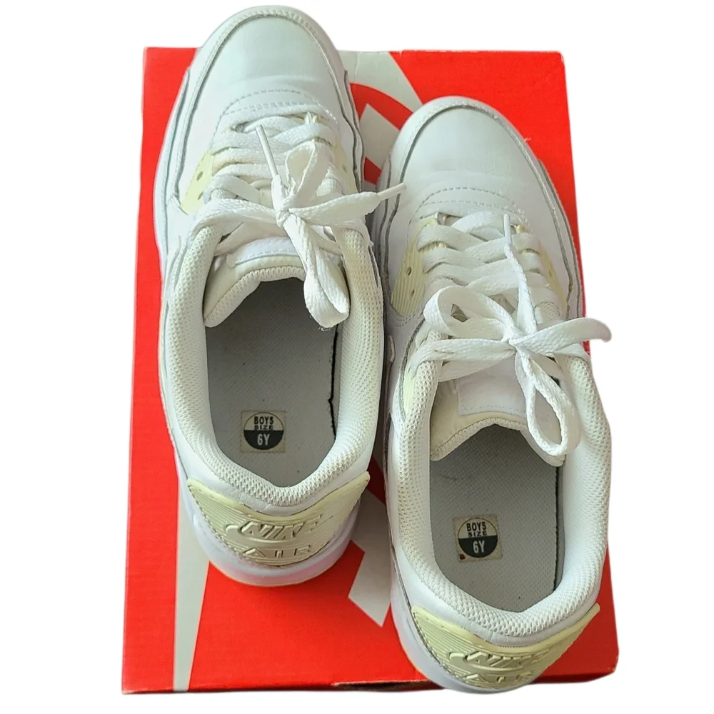 NIKE | AIR MAX 90 |  YOUTH SIZE 6